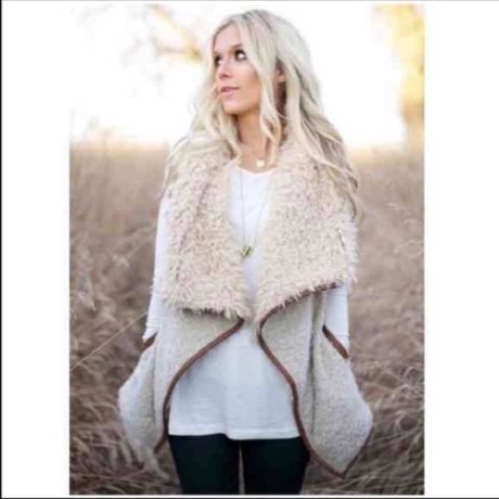 Love tree Sherpa vest size large